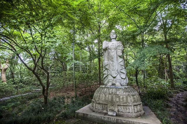 寺庙|杭州旅行必打卡景点之一，藏在西湖群山中，门票70元还很多人去