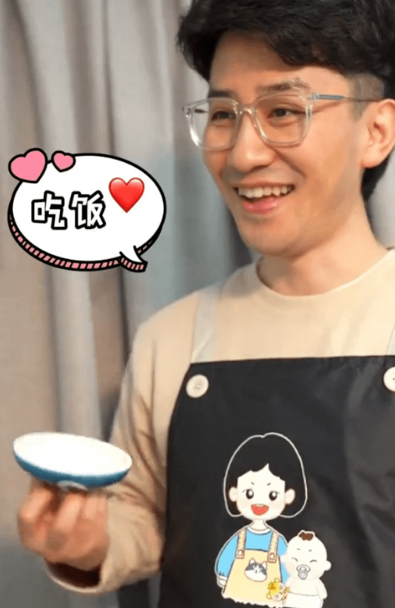 吴敏霞晒儿子写真庆祝满月安安首露正脸和姐姐都像爸爸张效诚