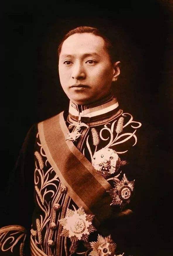 在1927年張作霖就任北洋政府海陸軍大元帥成為北洋軍政權最後一個統治