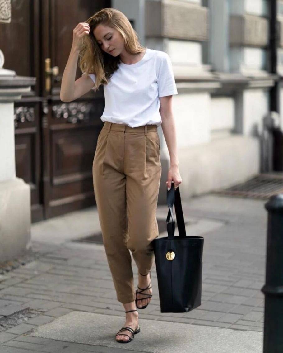 气质 建议40岁50岁女人,春季裤子“买浅不买深”,优雅知性不说还减龄