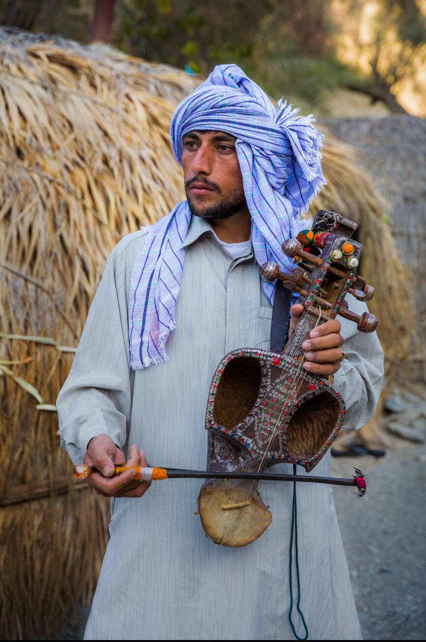 伊朗男性传统服饰图片