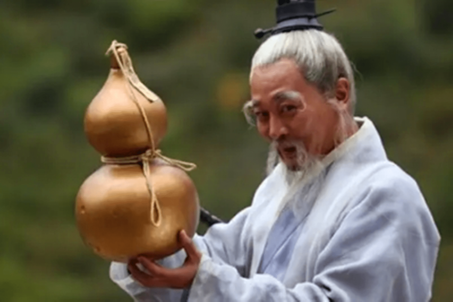 还在前"的神秘散仙——陆压给盯上了,不用明刀明枪,更不用拼法宝,修为