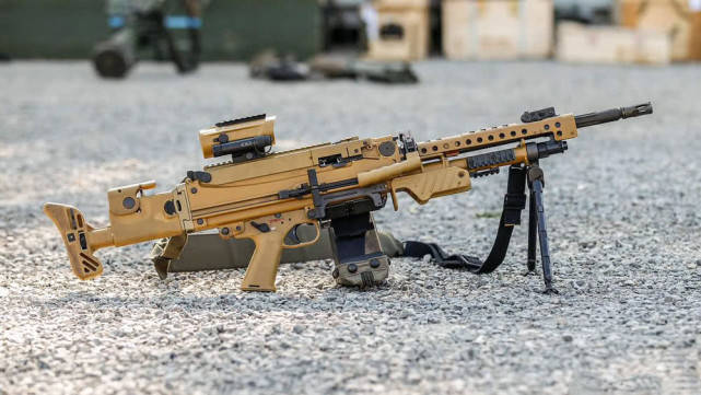 原创世界名枪mg5通用机枪枪管长550毫米全枪重达108公斤