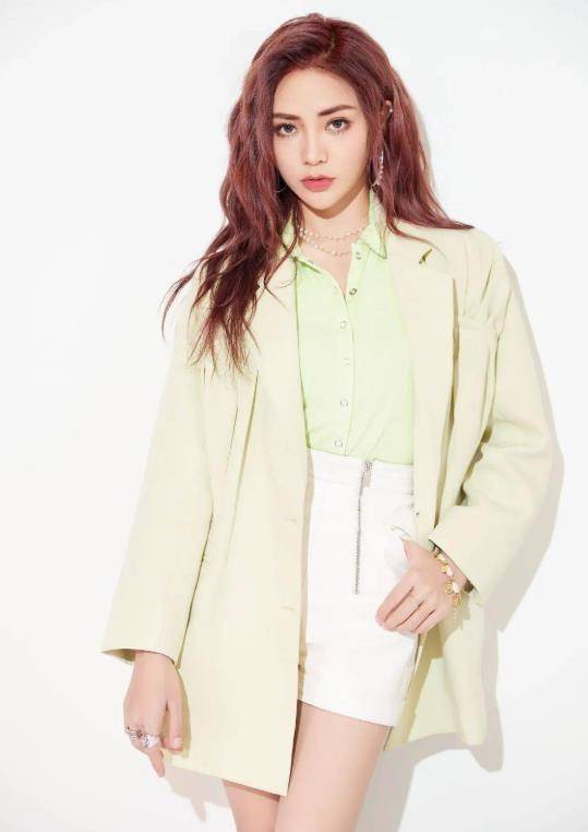 谢可寅|“搞笑爱豆”谢可寅：曾因性格受汪涵青睐，后与马嘉祺相拥引非议