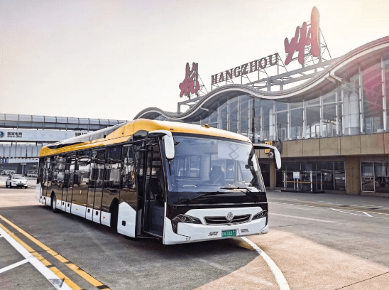 助民航绿色发展格力钛机场摆渡车驶入杭州萧山机场