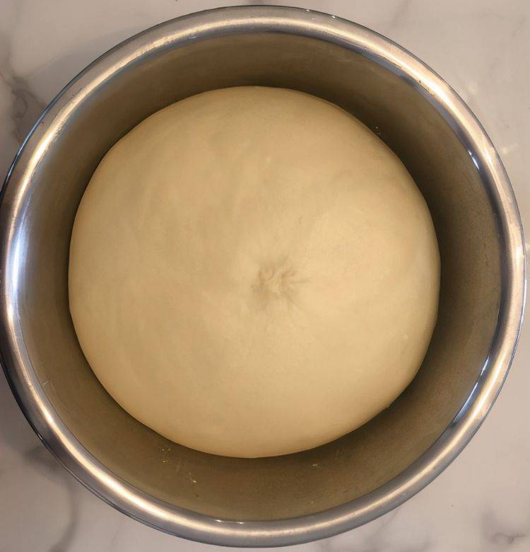 面包|家人迷上了这个早餐包，松软的外皮包裹着浓香的馅料，太美味了