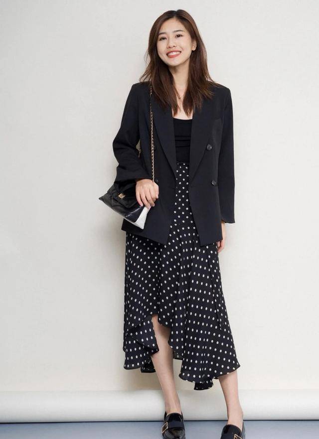 分享波点半裙的搭配