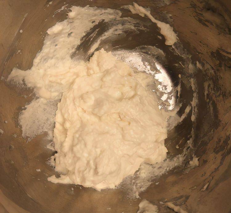 面包|家人迷上了这个早餐包，松软的外皮包裹着浓香的馅料，太美味了