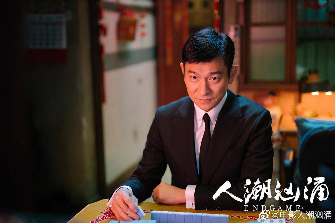 喜剧|5000万粉顶流，竟在《无名之辈》导演新片中演回当年的群演？？