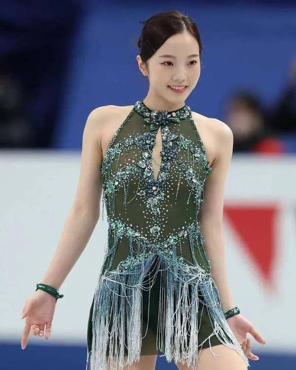 本田真凛花样滑冰界真正的白富美出身亿万家族的冰上精灵