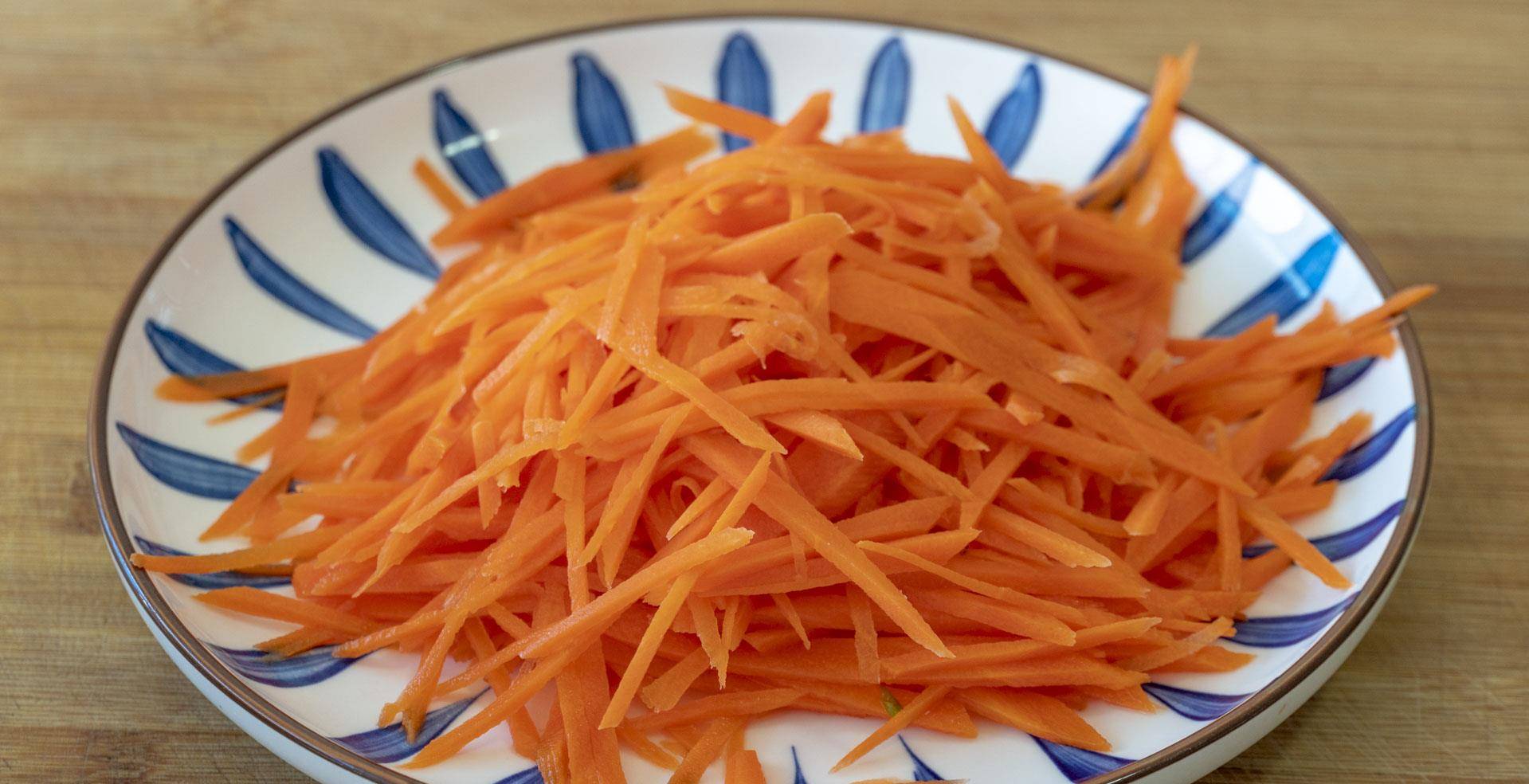 加入适量|爱美的女人，建议多吃“4红3黑2绿”，含铁量高，春季常吃气色好