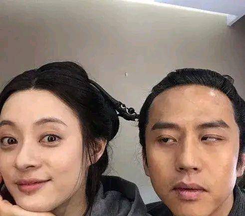 活动孙俪颜值有变，眼睛突出被误认成蜡像，脸色暗沉看不出养生效果