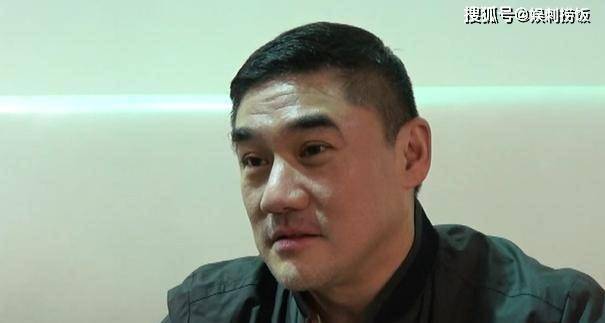 53岁吴大维与老婆甜蜜出行,夫妇二人共享海鲜大餐_女儿_媒体_因为