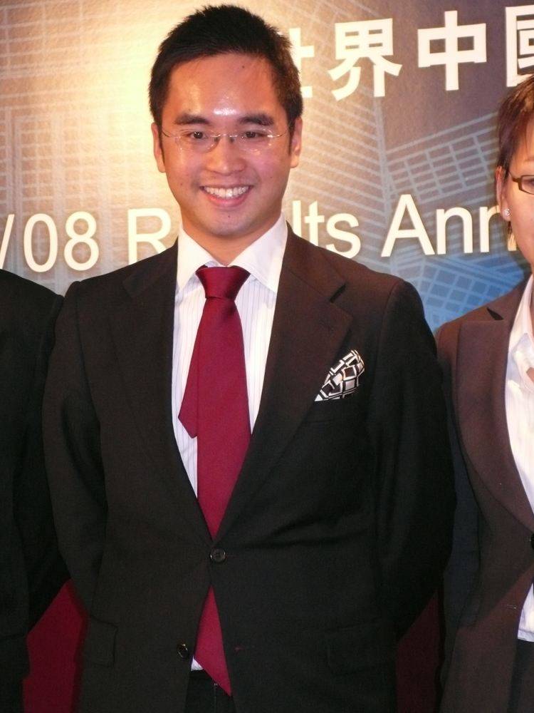 香港总感染超45万李嘉诚郑志刚再次出手一个捐现金一个捐物资