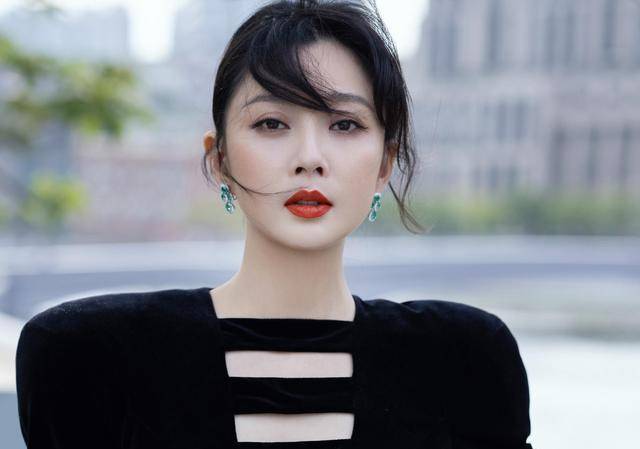 冯雷|《公诉精英》迪丽热巴挑大梁，看到演员阵容后，网友：冲配角也追