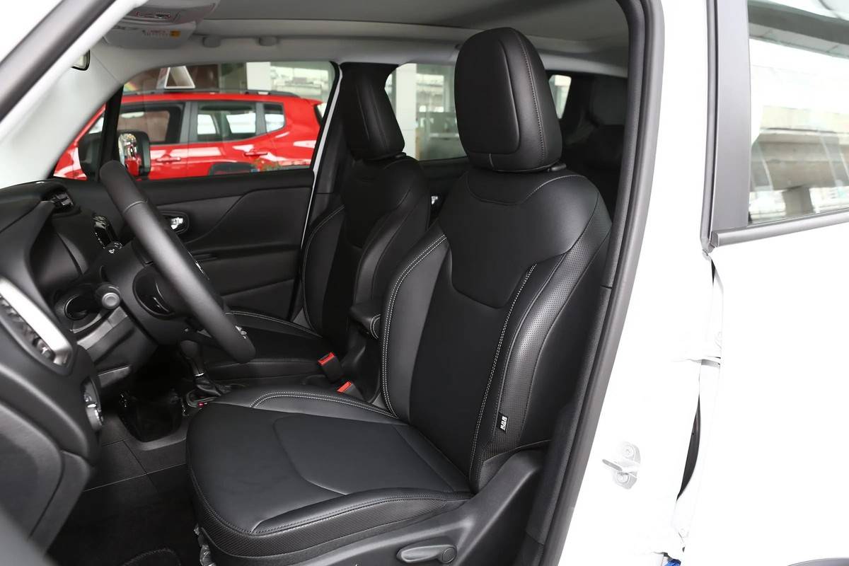 售价1498万外观好看配13t7dct体验2021款jeep自由侠