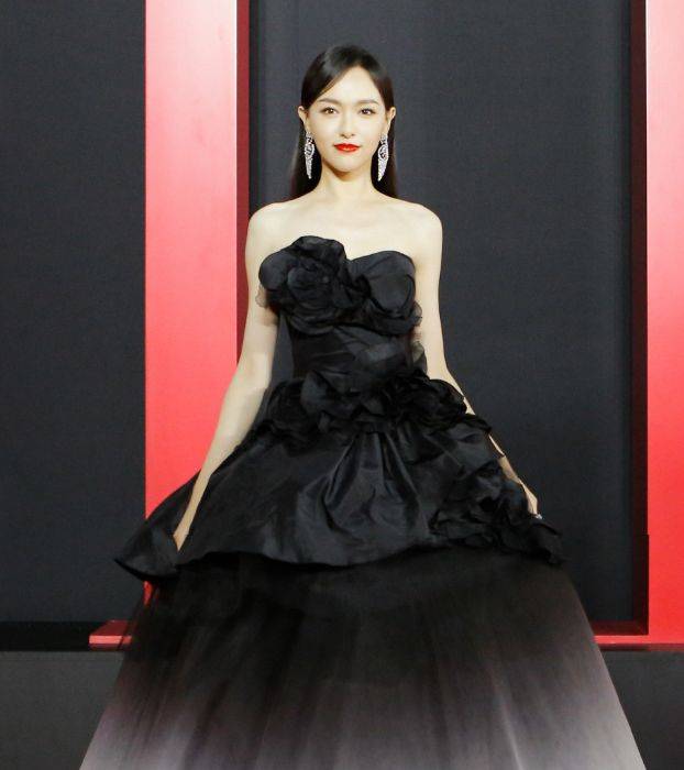 原创当女明星穿黑裙杨幂美艳宋茜优雅看到唐嫣是女王啊