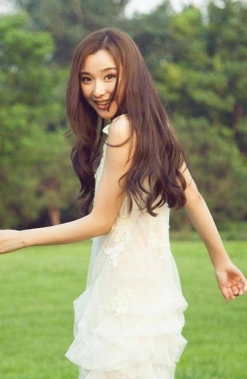 而对于冯婧来说,汪小菲帅气多金,十分吸引人.