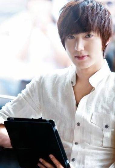 李敏镐被曝遭潜规则,一次陪4位富婆挣1亿,爆料者已公开道歉_八卦_明星