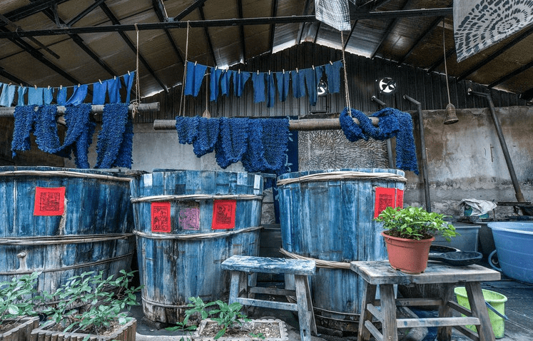 原创蝴蝶泉边这座村藏着传承300多年的扎染技术被称大理白族第一