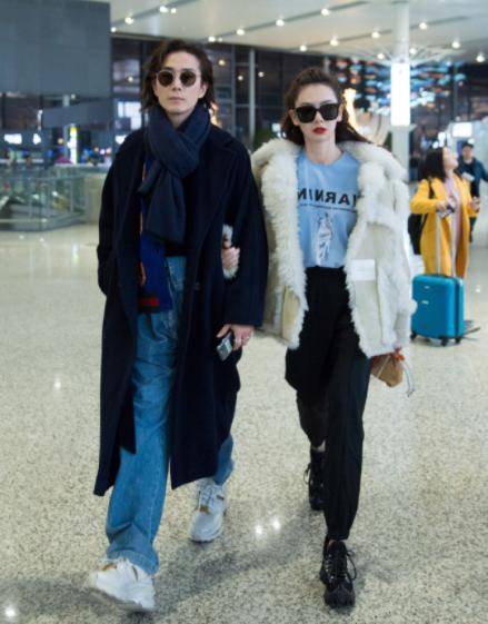 黑色 Angelababy和黄晓明隔空撞衫,穿紧身裤秀漫画腿,黄晓明帅气依旧