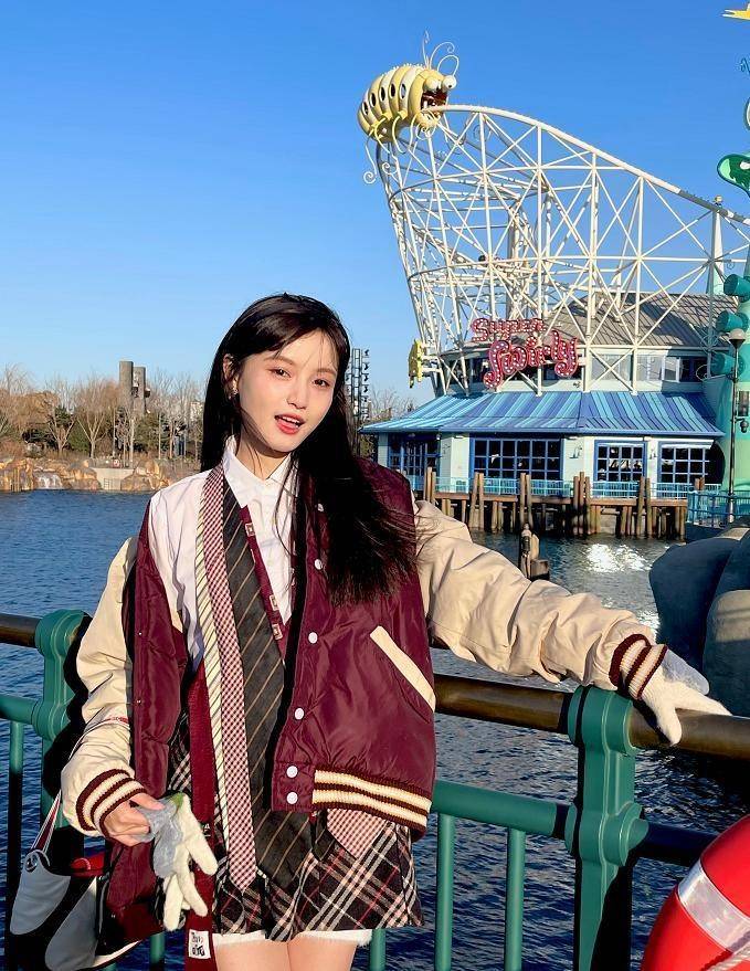 形象 现在网红都这么拼了吗，林小宅穿这么大领口的裙子，显得上身真白