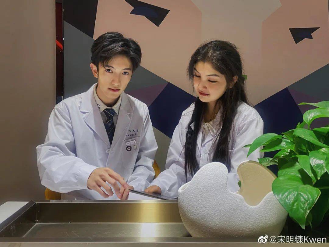 原创俊男美女们都给我按照这个程度卷起来