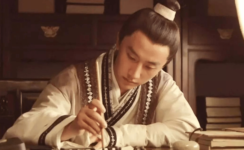 角色|“不靠傍大姐”，36岁的黄轩，打了多少男明星的脸？！