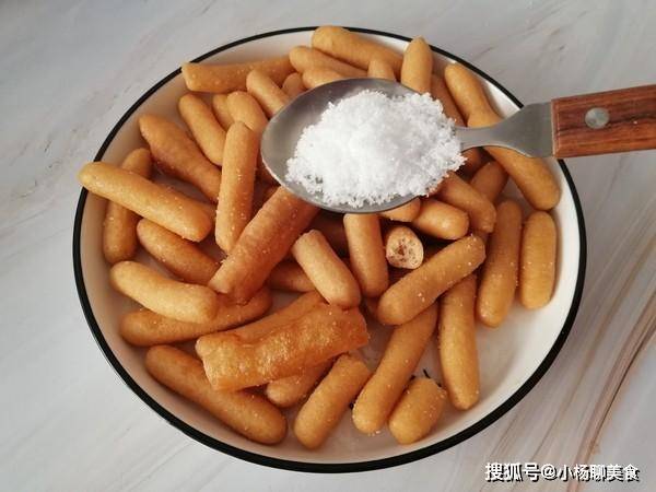 因为|80后的美食记忆“江米条”记忆中的味道，轻松在家做，香甜酥脆