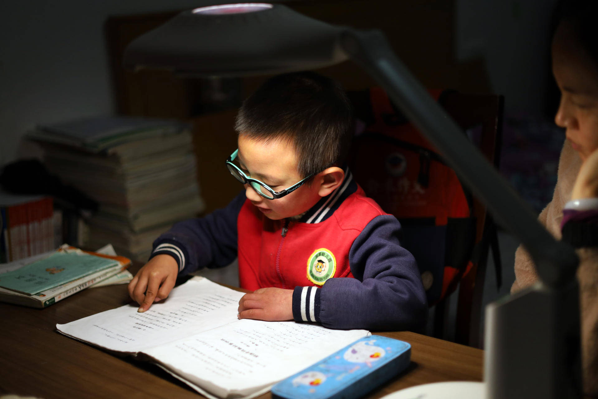 产品|NIR红光加持，爱德华医生这款台灯不简单，还能给眼睛做SPA