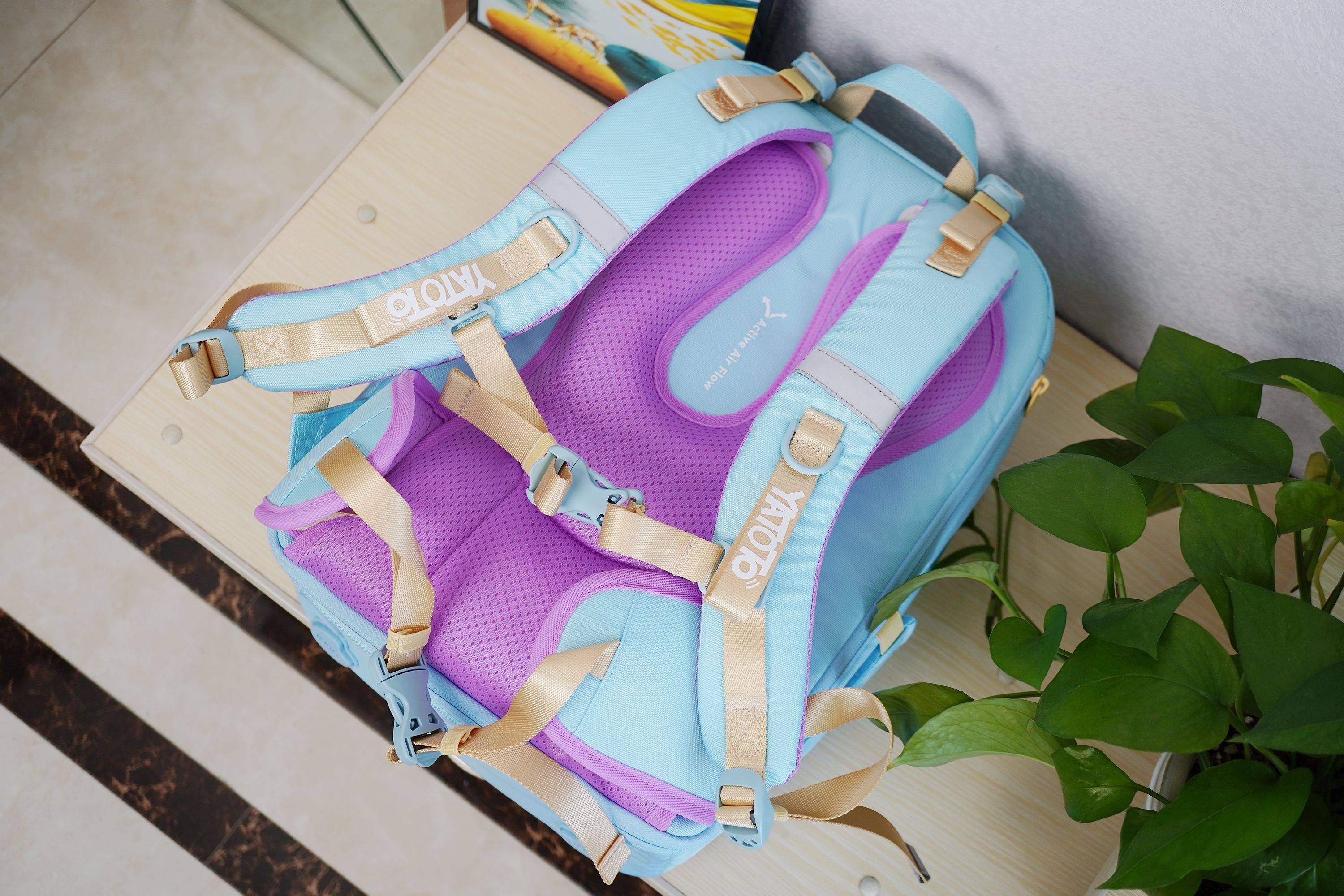 科学减负更耐用出行安全也环保yatoto奇幻系列儿童护脊书包