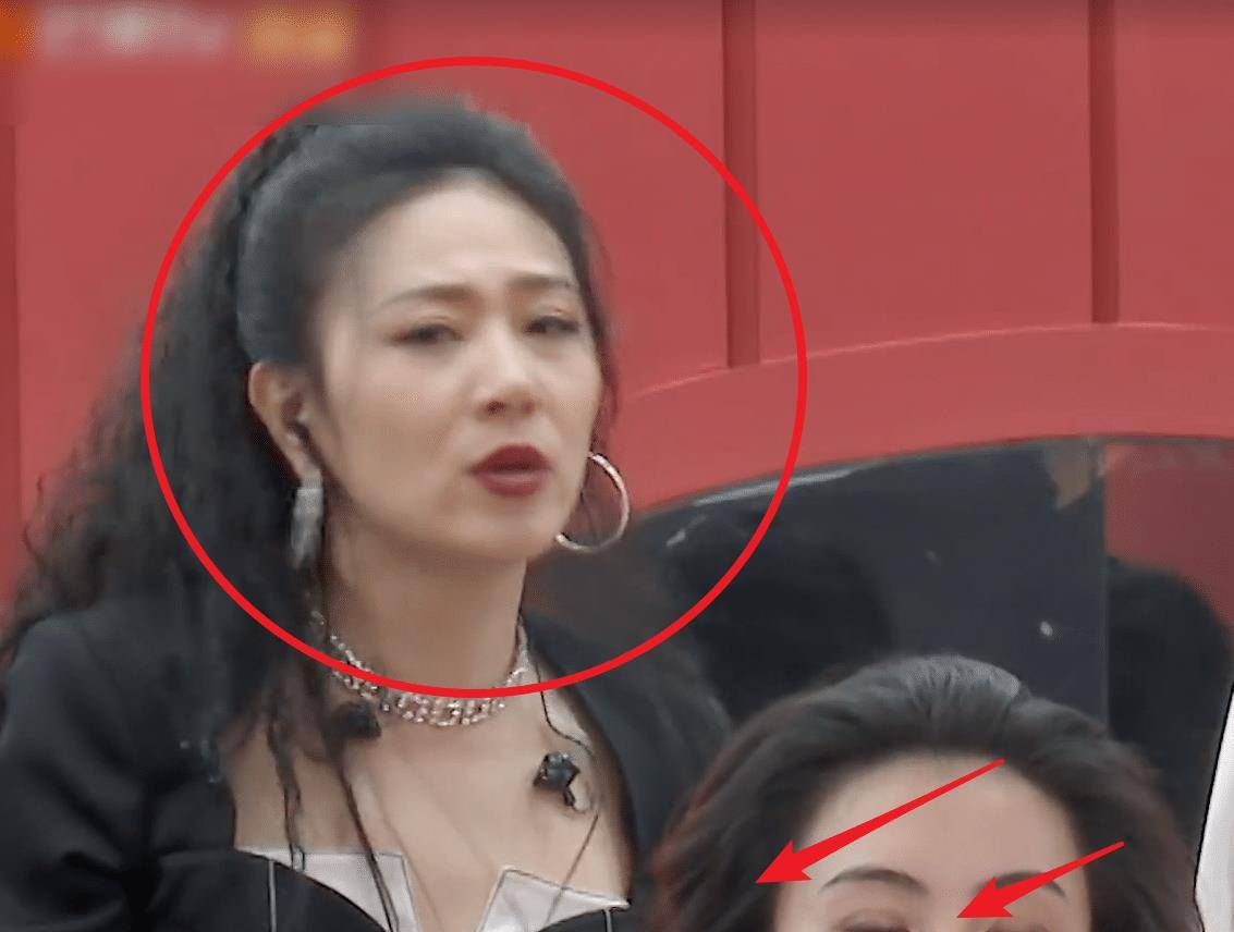 分数|李菲儿表演失误后，谁注意台下姐姐的反应？私下人品如何一望而知