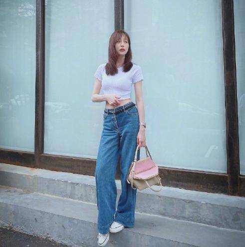 巅峰王心凌颜值重回巅峰?搭一字肩裙好少女,可僵硬脸皮还是暴露一切