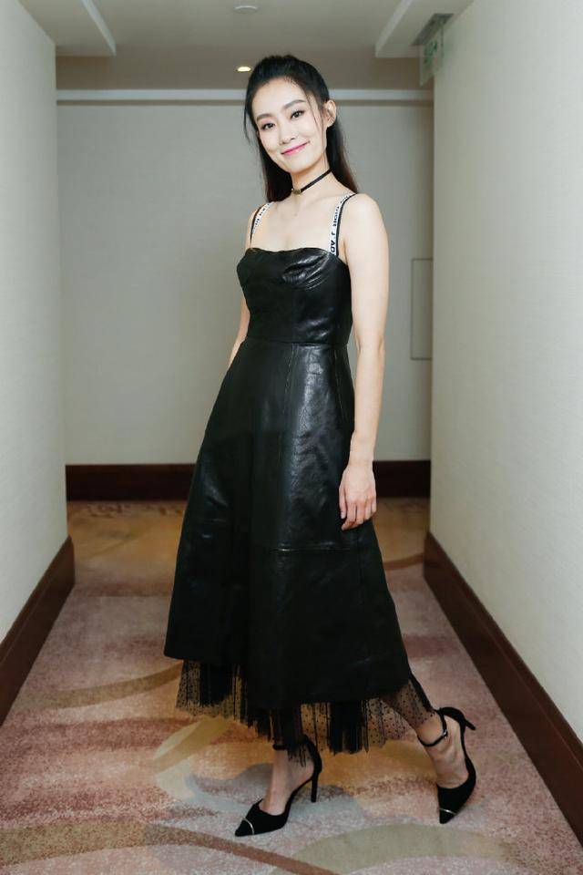 张小斐真的好瘦穿阔腿裤感觉空撩撩和贾玲同框风头全抢了