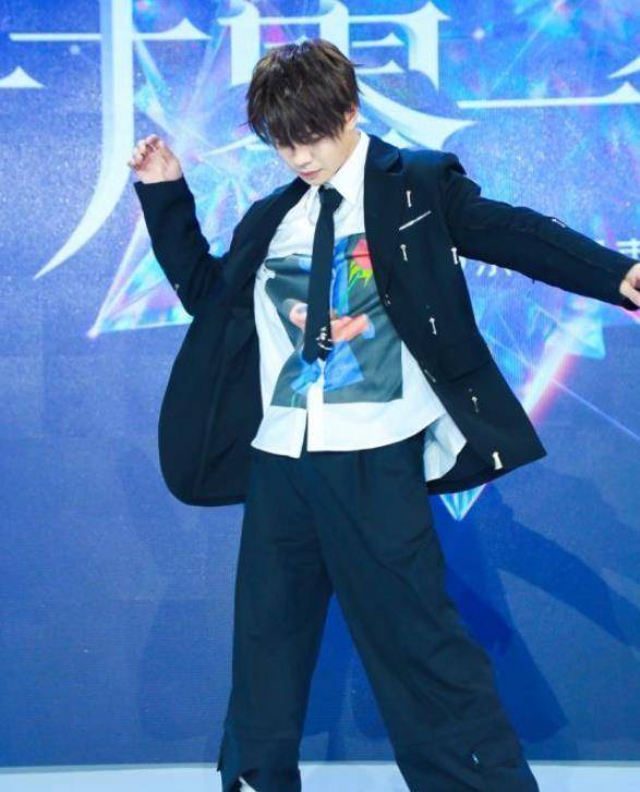 因为|为比赛错过妹妹成年礼,拳击比赛碾压张大大,却沦为洗白工具