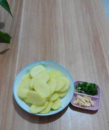 加入适量|没有干锅也能做出可口的干锅土豆片,简单美味,土豆控不要错过哦