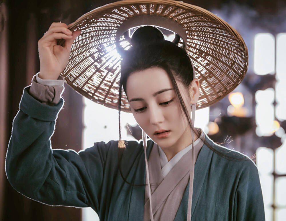 连吴磊娄艺潇汉服造型，妆容精致但撑不起来，明星古装造型普遍成灾难！