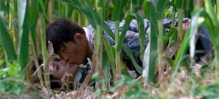 大秧歌|杨紫毕业后的第一部戏,搭档杨志刚演情侣,高粱地奉献荧屏初吻