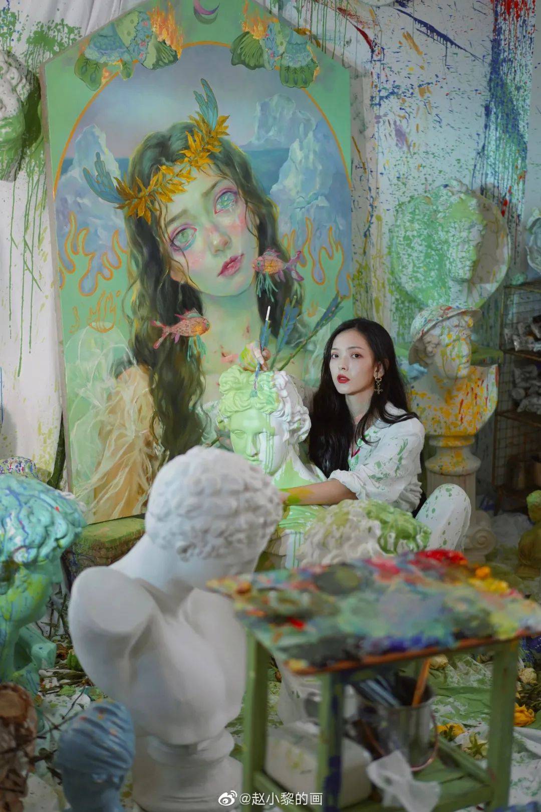 如今,赵小黎一边画画,一边办画展,卖画,捐赠,义教,每个过程,阶段,她都