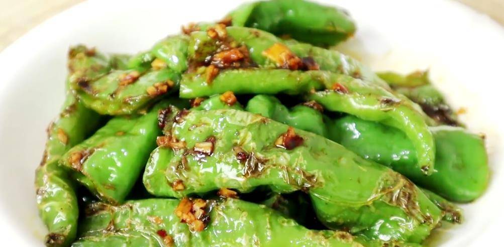 虎皮青椒的家常做法,大厨教你做,香辣开胃解馋,好吃不油腻_辣椒_备用