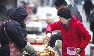 因为|同事蹭车上瘾，因为三块钱甩脸车主，次日再也不敢搭便车