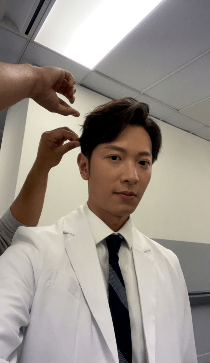 林峰新剧男配:曾是选美冠军,一度被传当洗车工,38岁仍发展平平_高钧贤