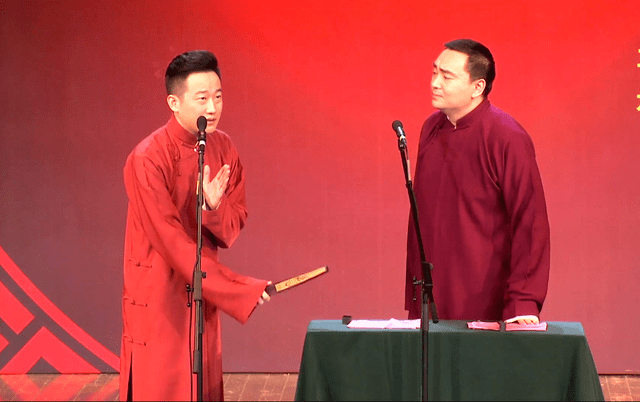 对比|对比郭德纲和裘英俊不同版本《偷斧子》，发现有些人不懂相声