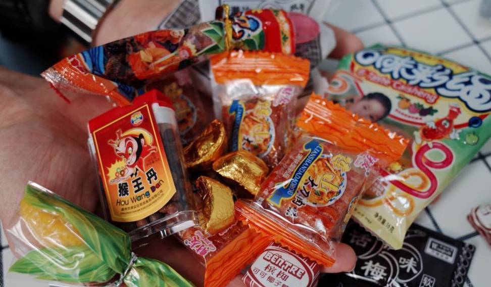 小孩|小时候的3种零食，1毛钱的薯片，5毛钱的饮料，可惜现在没有了