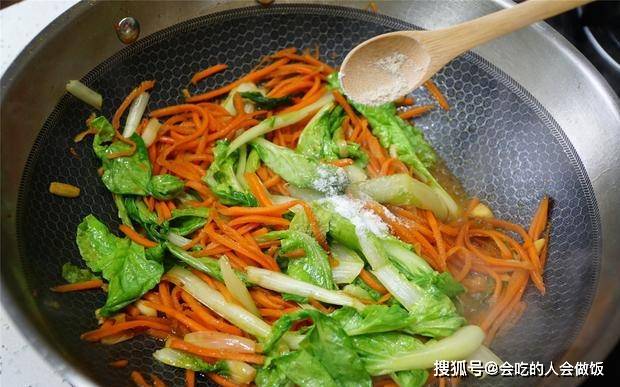 奶奶教的胡萝卜吃法蔬菜这样搭配真香老一辈的做法就是好吃