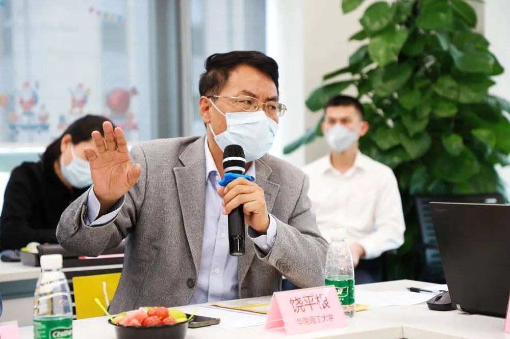 总监阮贵强冠星陶瓷企管总监霍佑文启动会现场智能制造大潮势头正盛