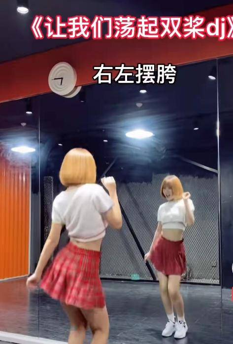 网友|同唱一段《女驸马》，马兰是黄金，慕容晓晓是钞票，小潘潘是假币!!