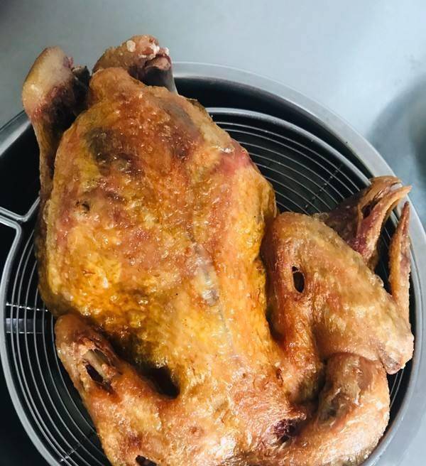 70岁老师傅亲手教你做脆皮香酥鸡,外酥里嫩,口味咸香_步骤_水分_调料