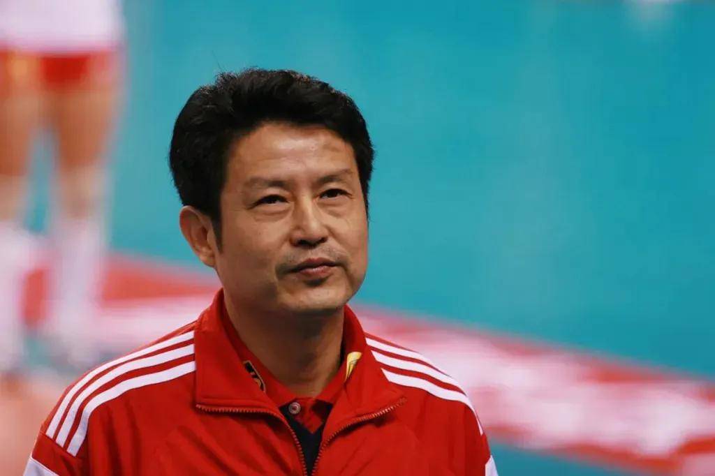 原创女排名帅陈忠和近况二婚娶了女弟子为妻被球迷喊话挂帅出山