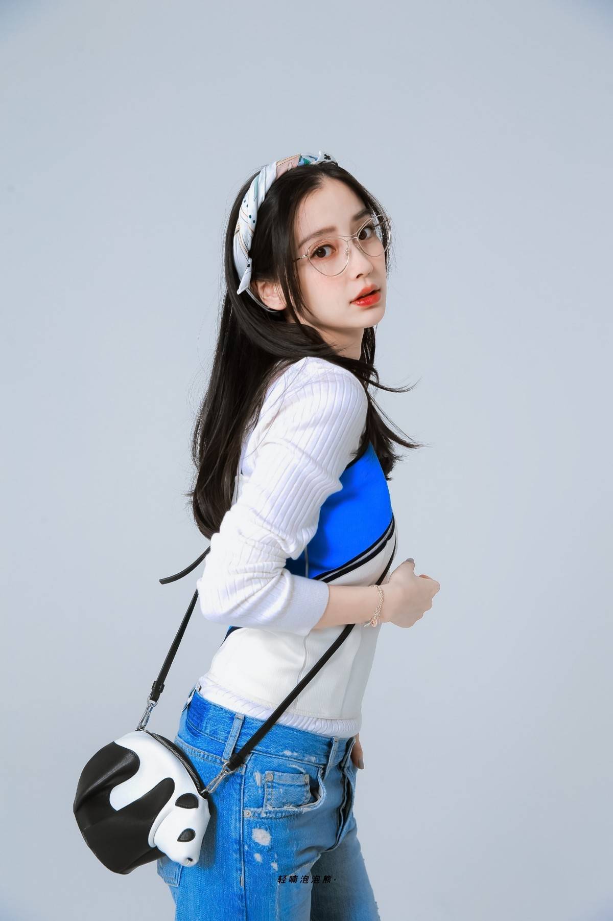 好身材 Angelababy穿粉色很好看，一身粉色格子套装，笑容明媚少女感十足